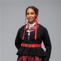 Rutastakk fra Valdres med trøye, lue og sølvbelte